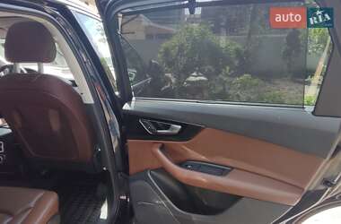Позашляховик / Кросовер Audi Q7 2017 в 