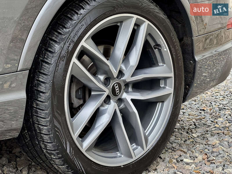 Внедорожник / Кроссовер Audi Q7 2018 в Ужгороде