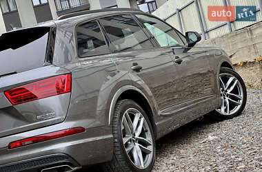 Внедорожник / Кроссовер Audi Q7 2018 в 