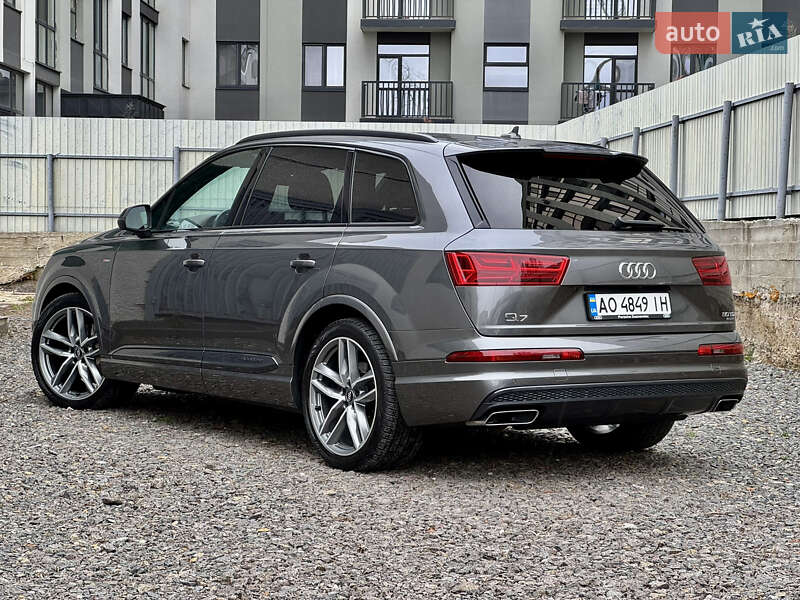 Внедорожник / Кроссовер Audi Q7 2018 в Ужгороде