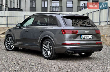 Внедорожник / Кроссовер Audi Q7 2018 в 