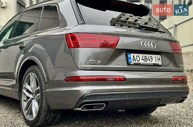 Внедорожник / Кроссовер Audi Q7 2018 в 