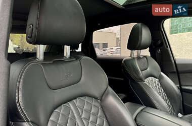 Внедорожник / Кроссовер Audi Q7 2018 в 