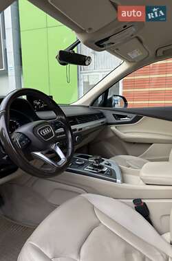 Позашляховик / Кросовер Audi Q7 2016 в 