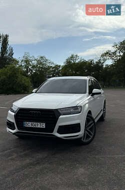 Позашляховик / Кросовер Audi Q7 2018 в 