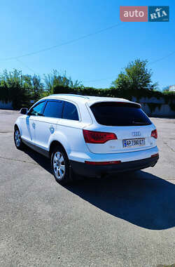 Позашляховик / Кросовер Audi Q7 2011 в 