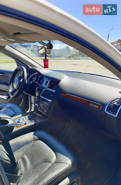Позашляховик / Кросовер Audi Q7 2011 в 