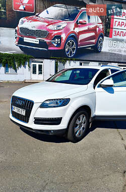 Позашляховик / Кросовер Audi Q7 2011 в 