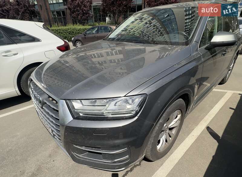 Позашляховик / Кросовер Audi Q7 2017 в 
