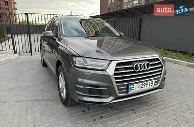 Внедорожник / Кроссовер Audi Q7 2018 в 