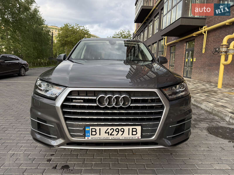 Позашляховик / Кросовер Audi Q7 2018 в Києві