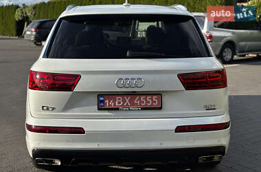 Внедорожник / Кроссовер Audi Q7 2017 в 