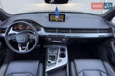 Внедорожник / Кроссовер Audi Q7 2017 в 