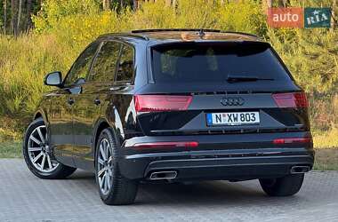 Внедорожник / Кроссовер Audi Q7 2017 в 