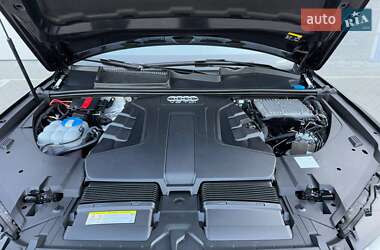 Внедорожник / Кроссовер Audi Q7 2017 в 