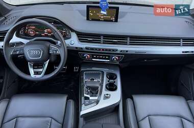 Внедорожник / Кроссовер Audi Q7 2017 в 