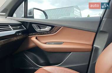 Внедорожник / Кроссовер Audi Q7 2017 в 