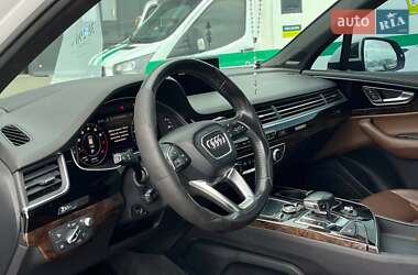 Внедорожник / Кроссовер Audi Q7 2017 в 