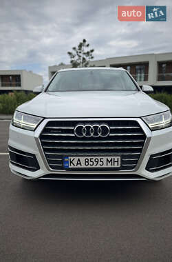 Позашляховик / Кросовер Audi Q7 2017 в 