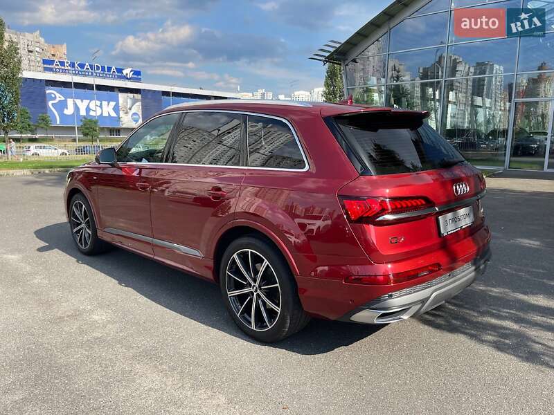 Внедорожник / Кроссовер Audi Q7 2020 в Киеве