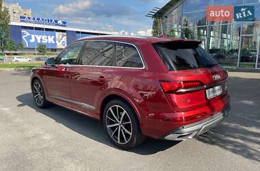 Позашляховик / Кросовер Audi Q7 2020 в 
