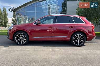 Позашляховик / Кросовер Audi Q7 2020 в 