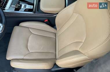 Позашляховик / Кросовер Audi Q7 2020 в 