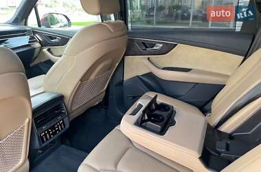Позашляховик / Кросовер Audi Q7 2020 в 