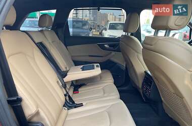 Позашляховик / Кросовер Audi Q7 2020 в 