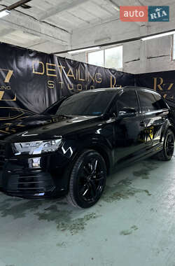 Позашляховик / Кросовер Audi Q7 2016 в 