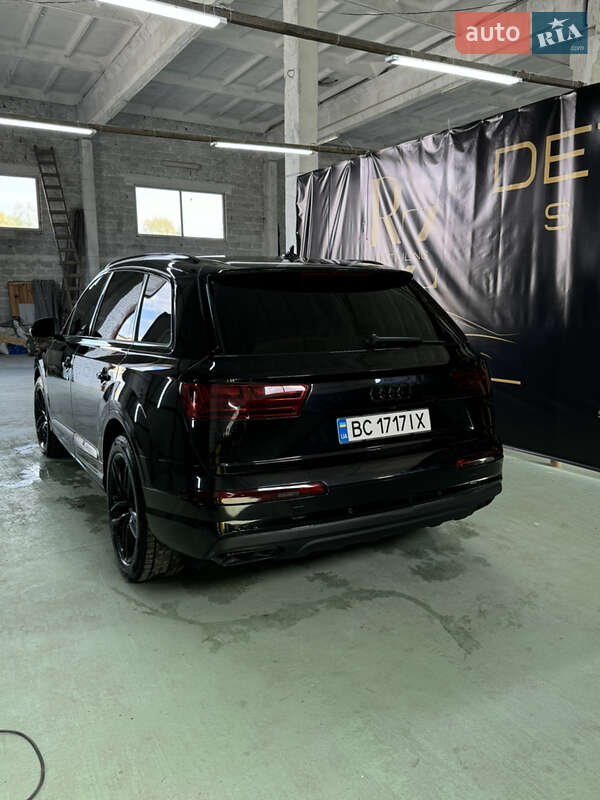 Позашляховик / Кросовер Audi Q7 2016 в Новояворівську