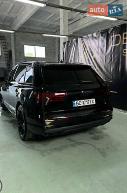 Позашляховик / Кросовер Audi Q7 2016 в 