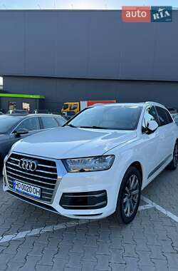 Внедорожник / Кроссовер Audi Q7 2017 в 