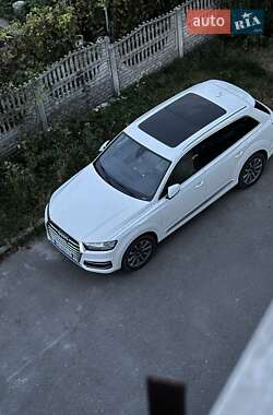 Внедорожник / Кроссовер Audi Q7 2017 в 