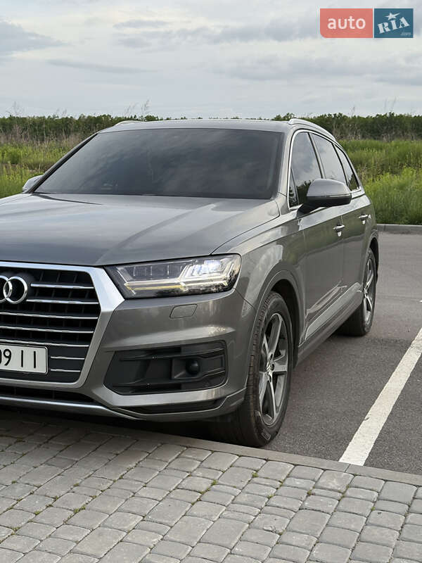 Позашляховик / Кросовер Audi Q7 2016 в Вінниці