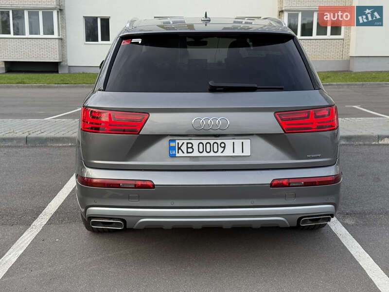 Позашляховик / Кросовер Audi Q7 2016 в Вінниці