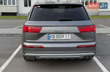 Позашляховик / Кросовер Audi Q7 2016 в 