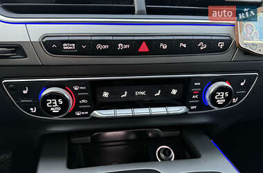 Позашляховик / Кросовер Audi Q7 2016 в 