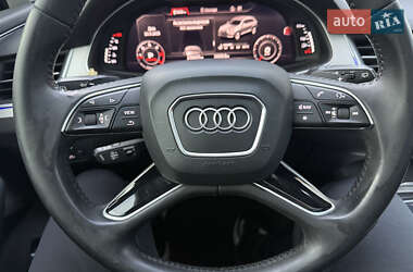 Позашляховик / Кросовер Audi Q7 2016 в 