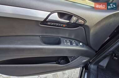 Позашляховик / Кросовер Audi Q7 2015 в 