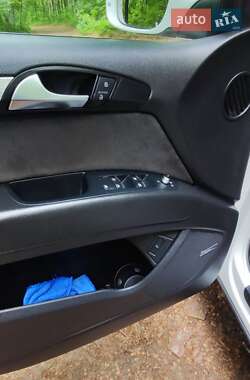 Позашляховик / Кросовер Audi Q7 2011 в 