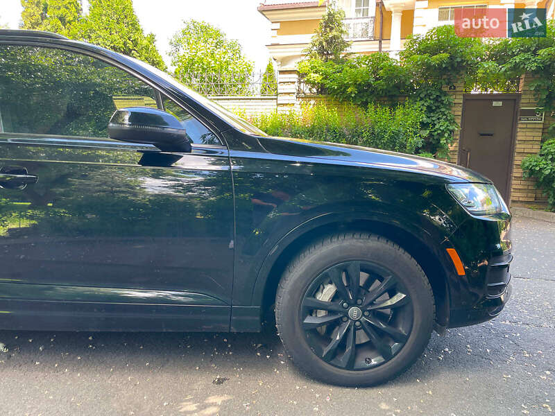 Позашляховик / Кросовер Audi Q7 2017 в Києві