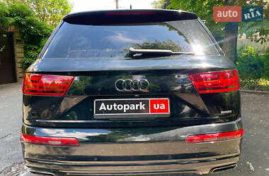 Позашляховик / Кросовер Audi Q7 2017 в 