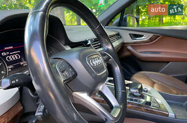 Позашляховик / Кросовер Audi Q7 2017 в 