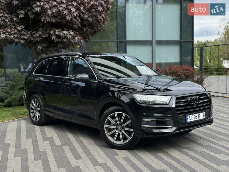 Позашляховик / Кросовер Audi Q7 2018 в 