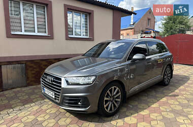 Внедорожник / Кроссовер Audi Q7 2016 в 