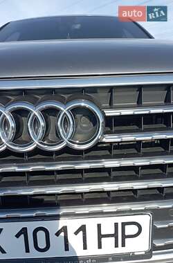 Внедорожник / Кроссовер Audi Q7 2016 в 