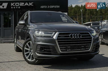 Внедорожник / Кроссовер Audi Q7 2018 в 