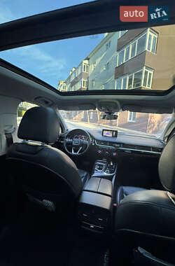 Внедорожник / Кроссовер Audi Q7 2017 в 