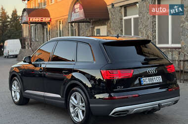 Внедорожник / Кроссовер Audi Q7 2015 в 